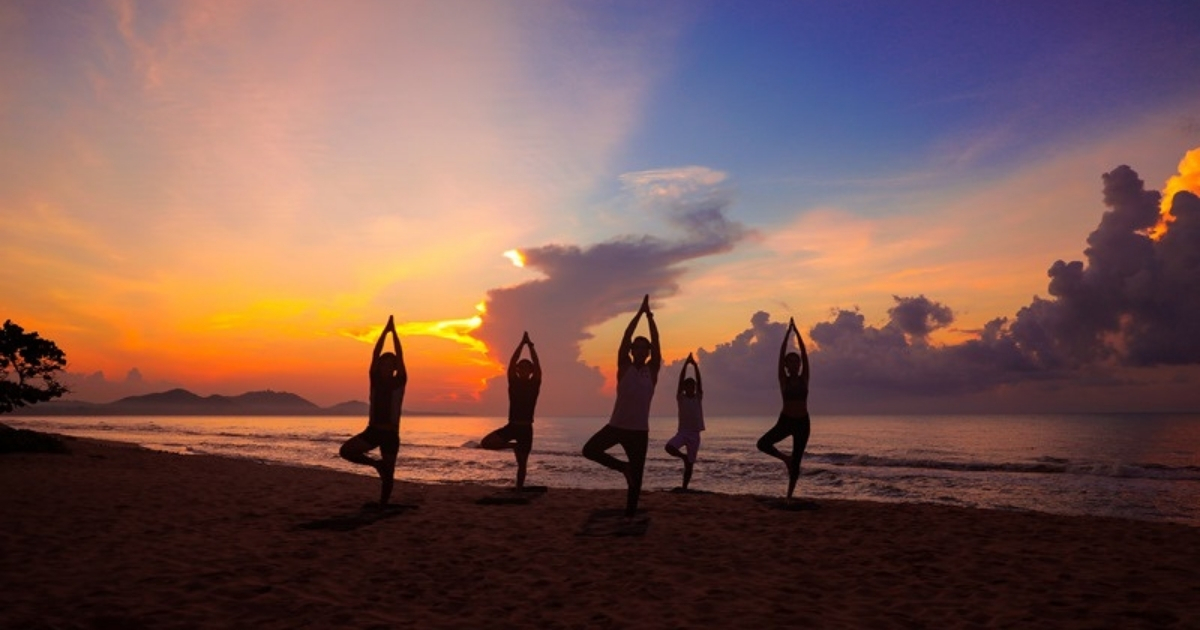 Vietnam beach yoga 1200x630